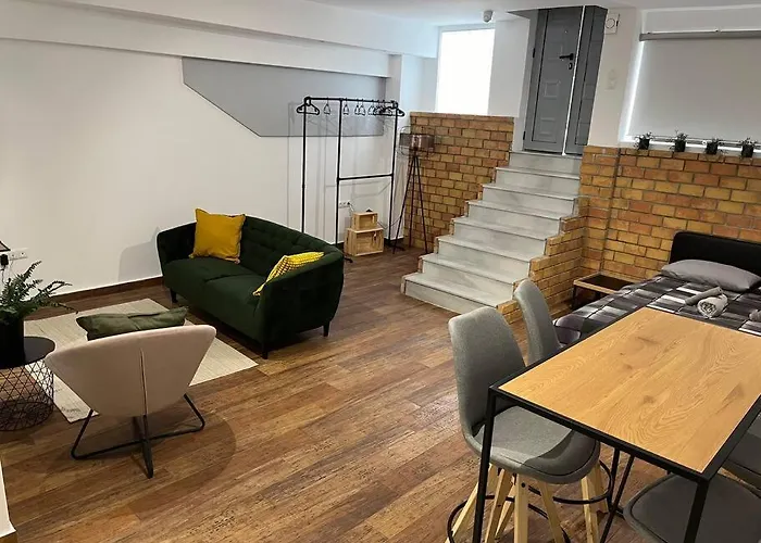 Industrial Studio / Alios 4 / Hilton Area